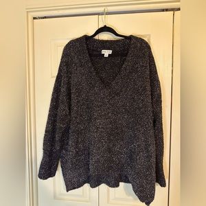 Black sweater with silver glitter details - 2X v-neck